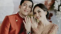 Pernikahan Valerie Tifanka, Iptu Mochammad Andhika, adat Jawa, selebriti muda, pernikahan adat, komitmen cinta, karier dan pernikahan, Instagram Valerie, perwira muda, budaya Indonesia.