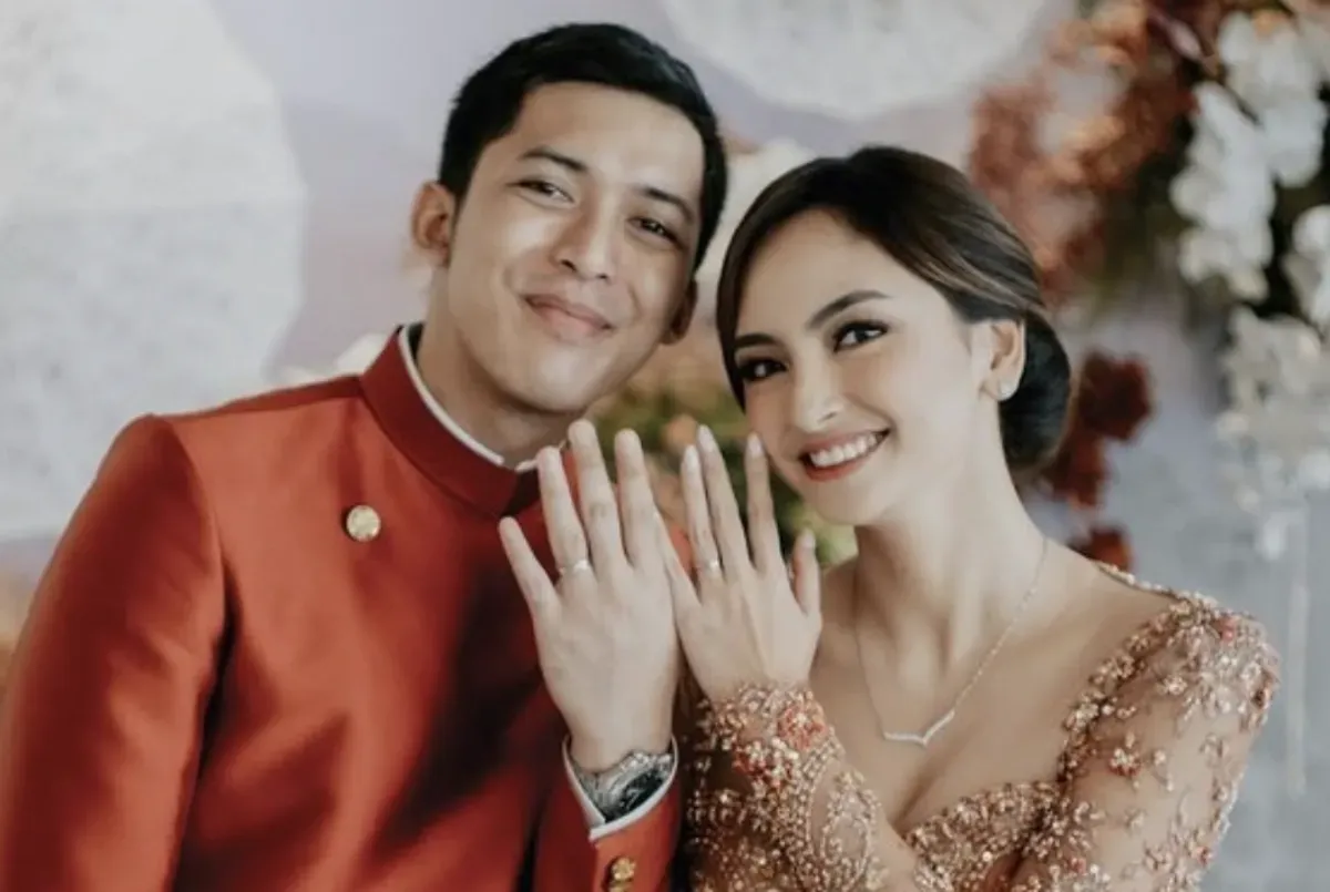 Pernikahan Valerie Tifanka, Iptu Mochammad Andhika, adat Jawa, selebriti muda, pernikahan adat, komitmen cinta, karier dan pernikahan, Instagram Valerie, perwira muda, budaya Indonesia.
