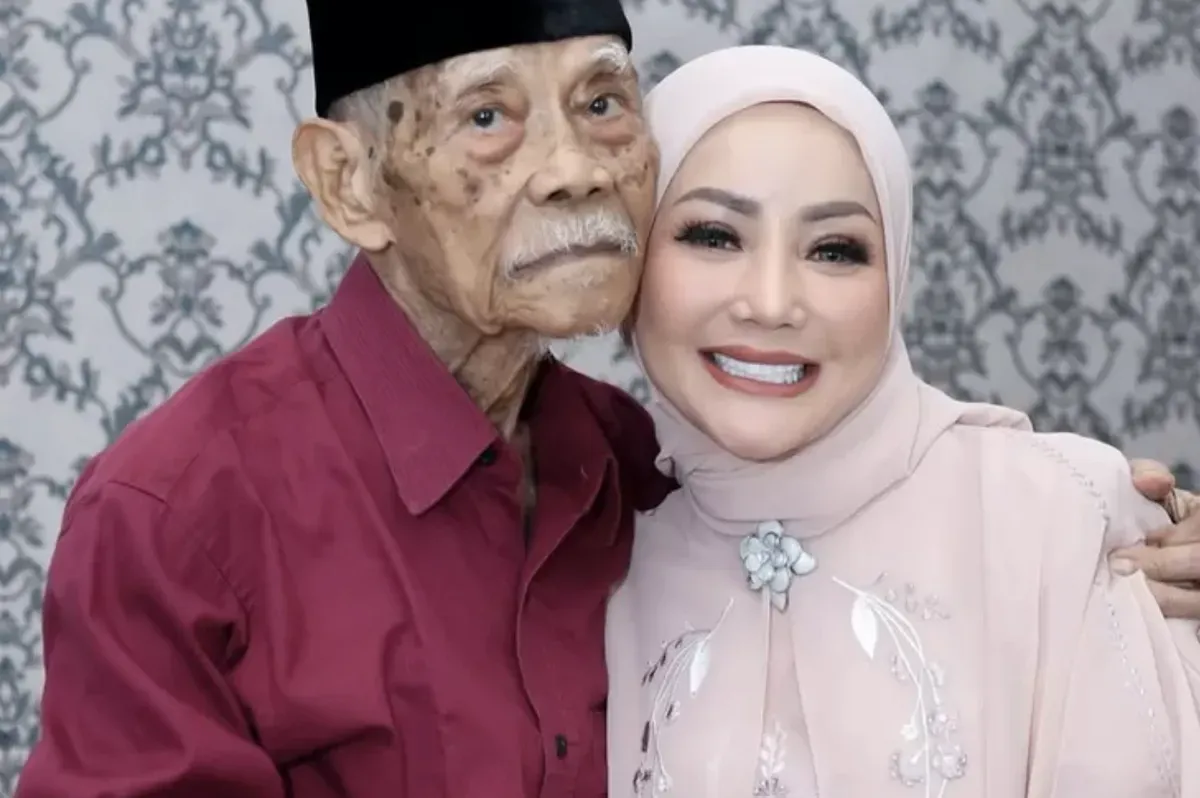 Kristina dan ayah, duka mendalam, kepergian orang tua, operasi otak, jatuh parah, ICU RSPAD, pemakaman khidmat, kasih orang tua, hubungan keluarga, inspirasi kehidupan.