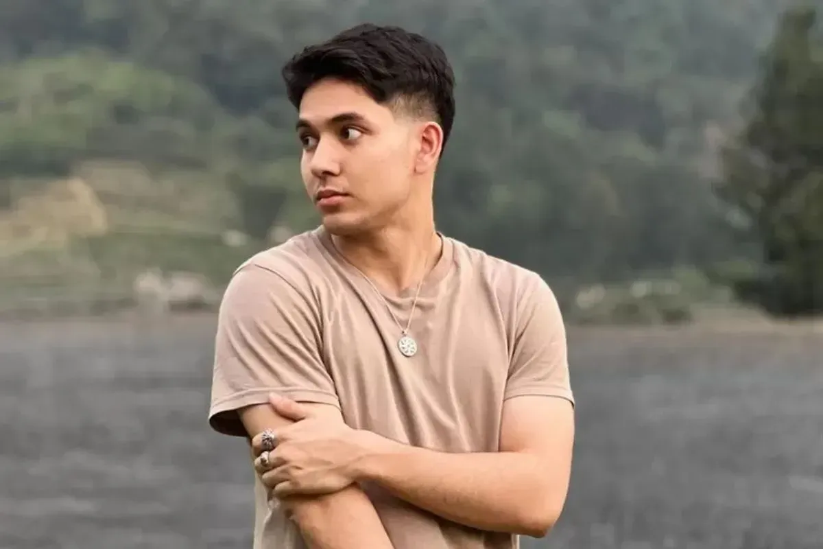 Fadi Alaydrus, Naura Ayu, putus pasangan, Instagram Story, klarifikasi hubungan, perfilman Indonesia, teater musikal, artis muda, kabar seleb, dunia hiburan