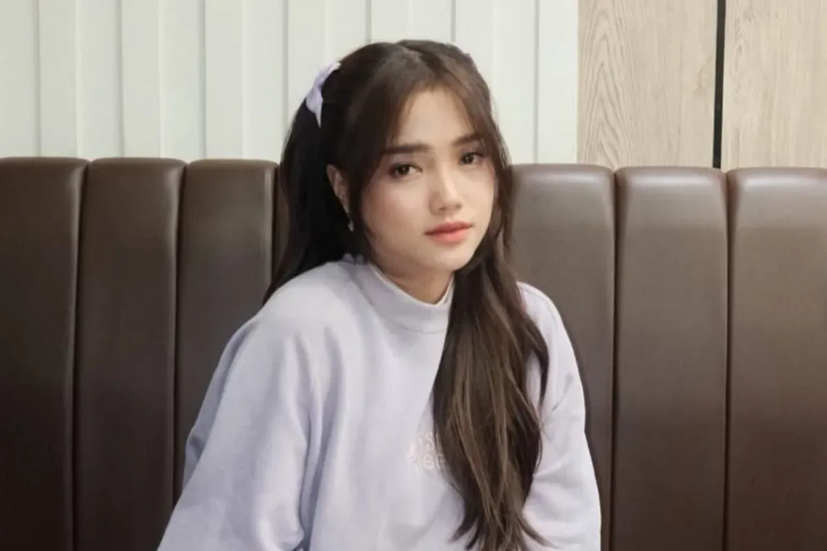 Fuji Verrell, main golf, Venna Melinda, sikap Verrell, momen manis, perilaku berbeda, podcast viral, hubungan Fuji Verrell, fans baper, rumor pacaran.