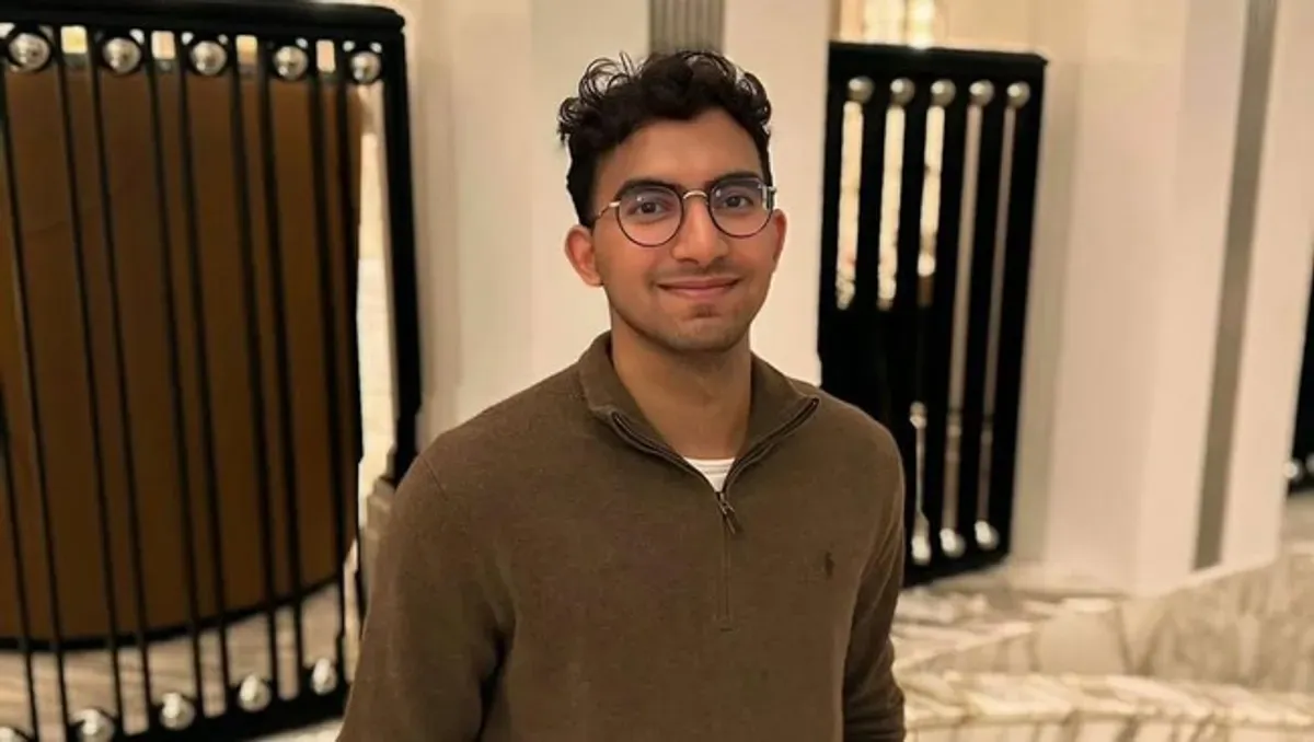 izzat assegaf, anak najwa shihab, karier muda sukses, pendidikan internasional, politik dan lingkungan, brand communication, gaya hidup gen z, sosok inspiratif muda, anak muda berprestasi