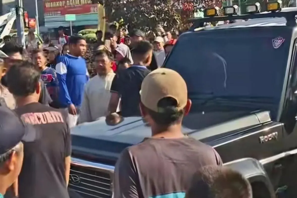 mobil jip, terobos CFD, CFD Margonda, viral media sosial, warga cegat, polisi tangani, Daihatsu Rocky, lokasi CFD, netizen kritik, jalur utama 2/2