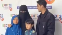 Herfiza Novianti, hijrah bertahap, pakai cadar, keluarga harmonis, Ricky Harun, hijrah seleb, inspirasi muslimah, penampilan syar’i, netizen kagum