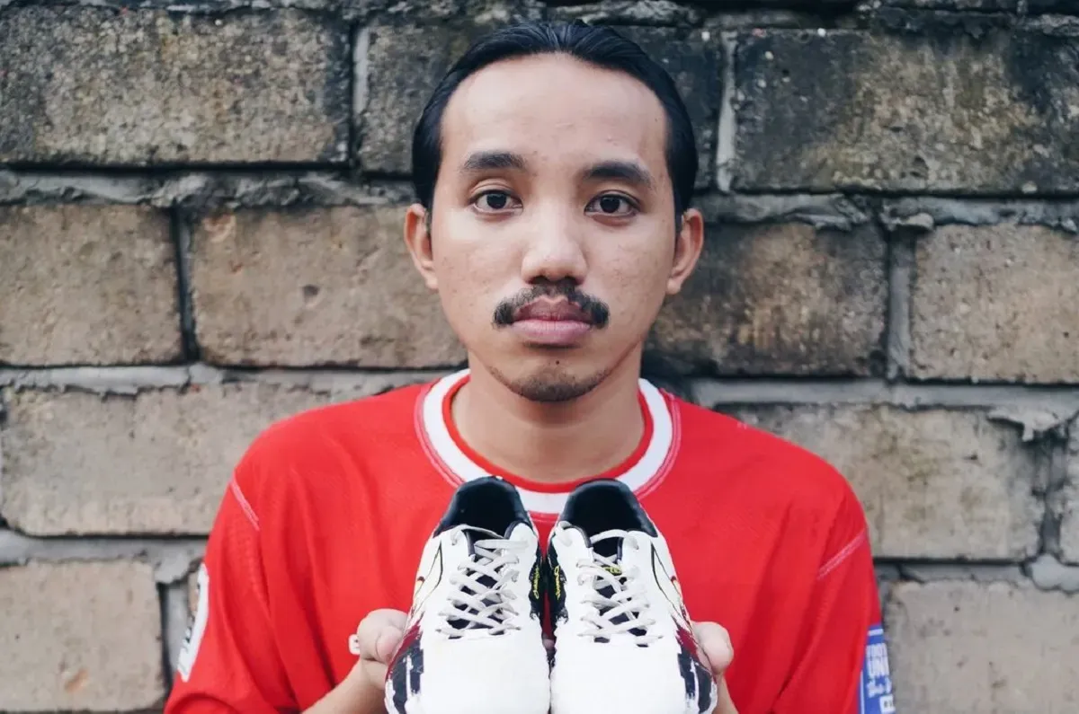 Irfan Ghafur viral, video Bayern Munchen, konten kreator Samarinda, satir sepak bola, komika nyempil video, akun resmi Bayern, Coach Justin kaget, literasi digital penting, editan nyaris sempurna, komedi digital Indonesia.