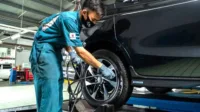 Bengkel-dan-Service-Suzuki-Indonesia---2 tips cek ban, tekanan angin ban, ketebalan tapak ban, usia ban mobil, kondisi fisik ban, ban cadangan siap, rotasi dan spooring