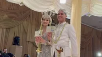 al-ghazali-resmi-menikah Al Ghazali nikah, Alyssa Daguise sah, mahar euro emas, akad St. Regis, adat Jawa Sunda, pernikahan artis viral, beskap bendo batik, kebaya putih siger, resepsi JCC glamor, vibes haru sakral.