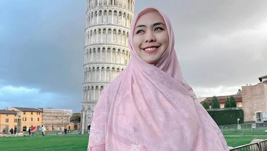 kuliah di Mesir, Oki Setiana Dewi, mahasiswa Al-Azhar, belajar agama, ibu dan pelajar, hidup di dua dunia