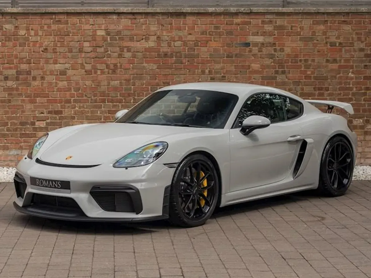 kecelakaan porsche cayman, mobil sport mahal, tabrakan tol sidoarjo, porsche vs rush, harga porsche gt4 rs, spesifikasi cayman gt4, mobil sport indonesia, cayman tabrak rush