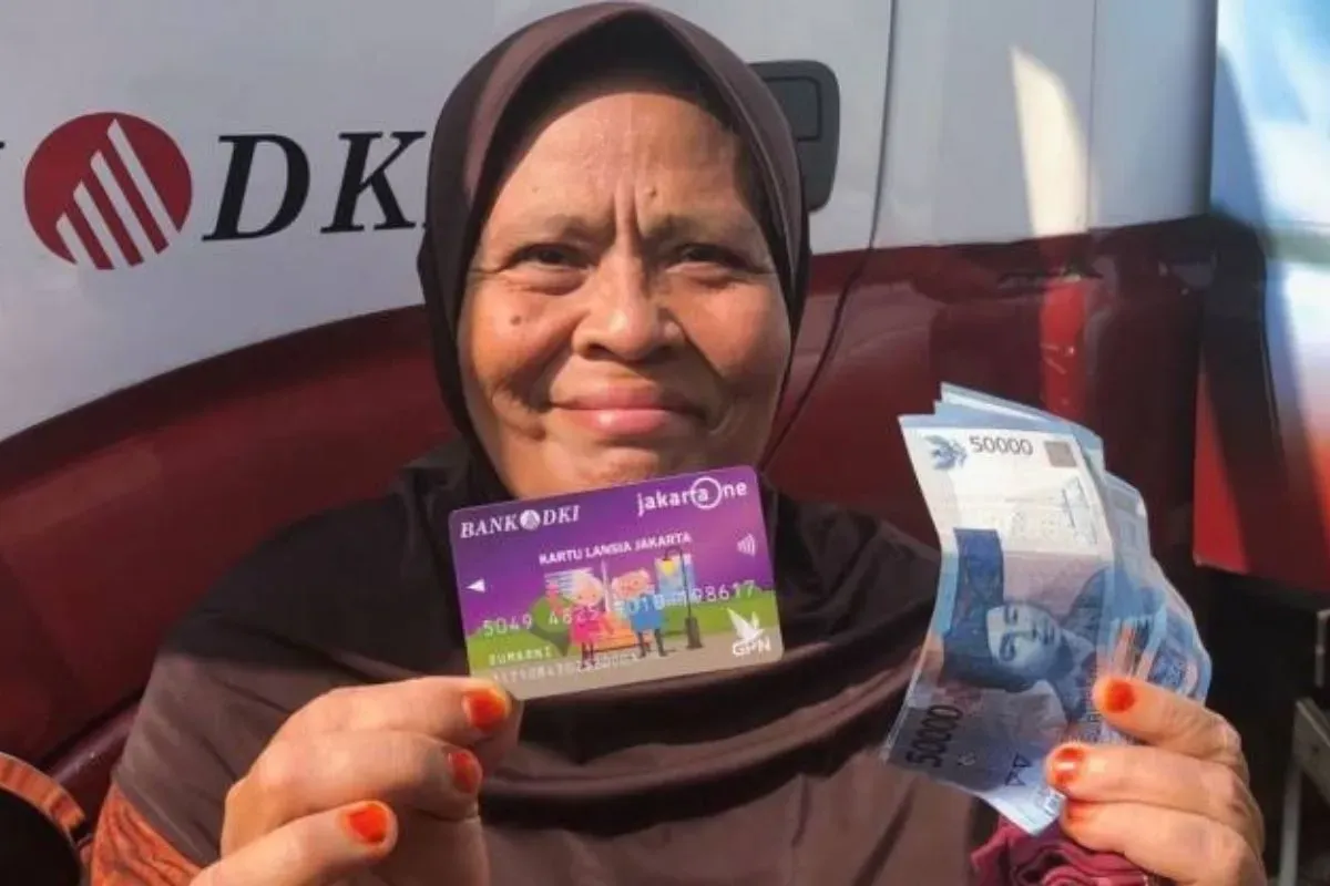 thumbnail-foto-2025-03-29t162427.013 bansos KLJ Jakarta, dana lansia cair, bantuan Bank DKI, cek KLJ online, cara tarik KLJ, pencairan KLJ 2025, status penerima KLJ