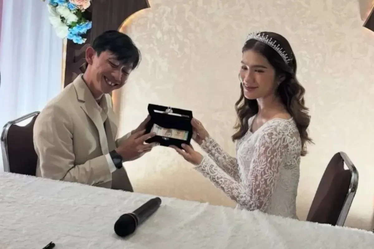 thumbnail-foto-2025-06-16t134730.537 Yono Bakrie menikah, akad nikah KUA, Vini Caroline pasangan, komika Indonesia bahagia, ucapan selamat komika, pernikahan sederhana, kisah cinta komika, stand up comedy, komunitas komika Indonesia, penggemar stand up.