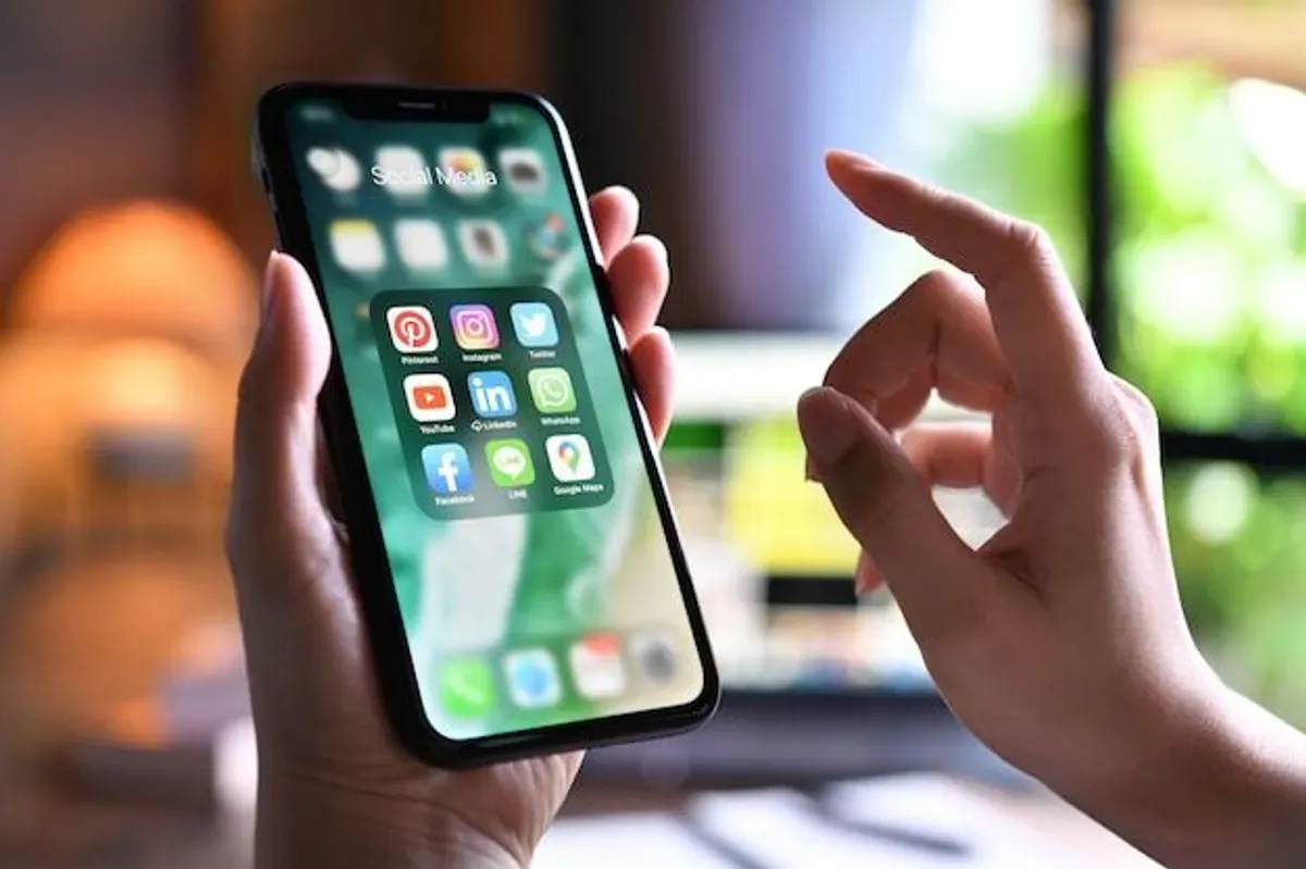 find my iphone, lacak iphone hilang, blokir IMEI iPhone, mode mark as lost, backup data iPhone, cari lewat iCloud, iPhone dicuri, keamanan data digital, lindungi akun penting, lapor polisi IMEI