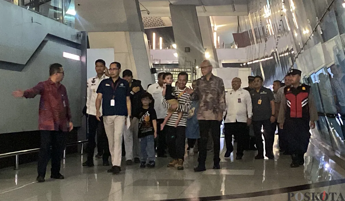 11 WNI,WNI dari Iran, evakuasi tahap dua, konflik Timur Tengah, gangguan penerbangan, perintah Presiden Jokowi, Kemenlu siaga penuh, jalur Azerbaijan Baku, WNI selamat sehat