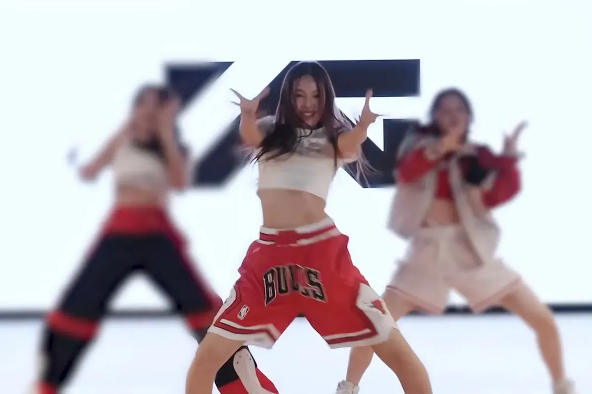 Evelli NEXT MONSTER, YG Entertainment, girl group baru, Agnez Mo Get Loose, dance pakai lagu Indo, penampilan debut Evelli, YG klarifikasi AI, anggota NEXT MONSTER, proyek girl group YG, member diperkenalkan bertahap.