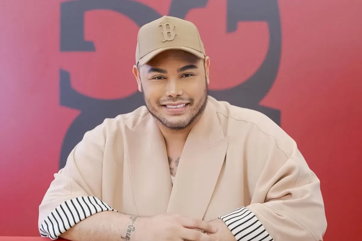 Ivan Gunawan, lulusan SMA, desainer Indonesia, dunia fashion, semangat diri, tidak minder, inspirasi anak muda, karier gemilang, pesan motivasi, bangga jadi diri