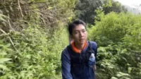 Zulqa Mahendra, manusia kaki robot, pendaki viral TikTok, tektok Rinjani, konten edukasi pendakian, stamina luar biasa, gunung Indonesia, etika mendaki, tips naik gunung, inspirasi petualang muda