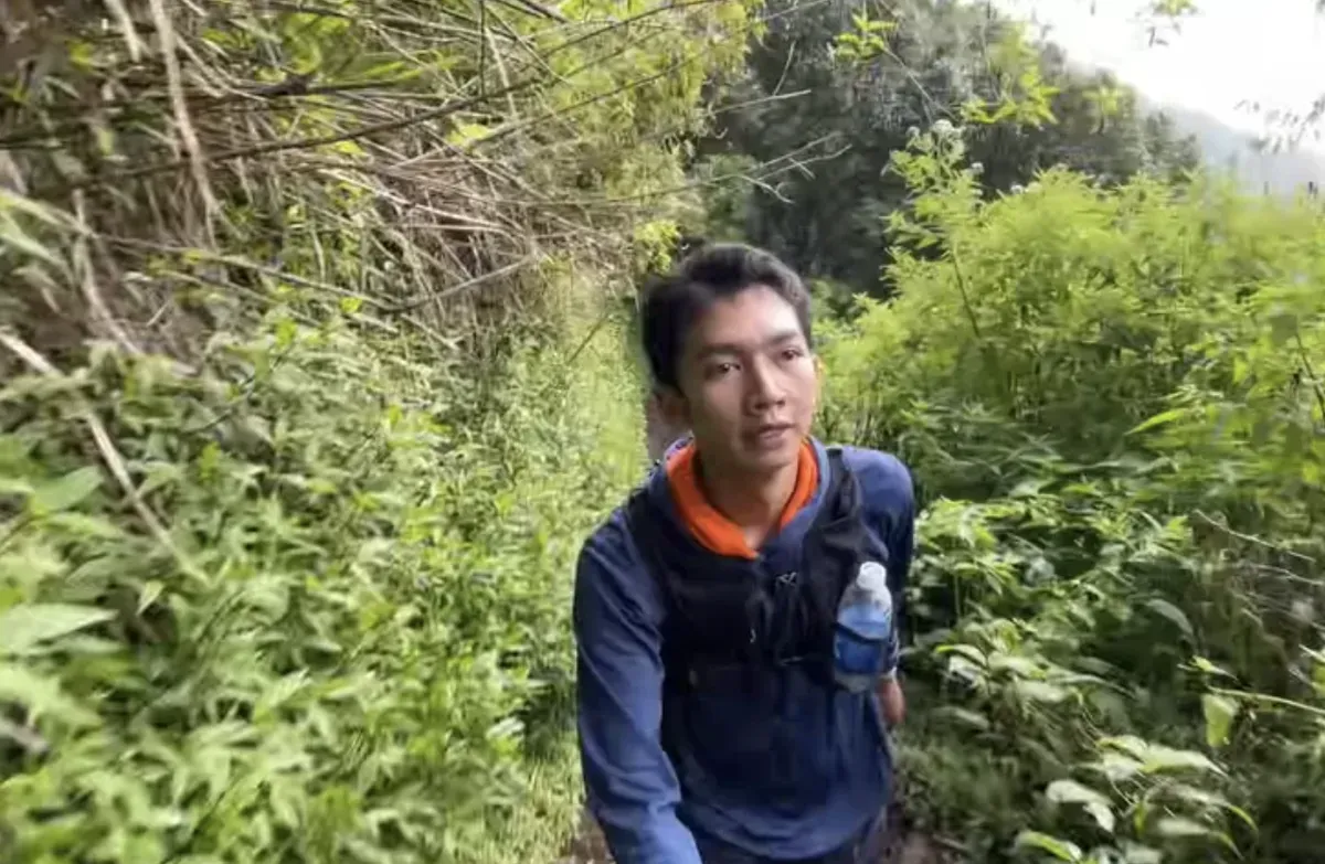 Zulqa Mahendra, manusia kaki robot, pendaki viral TikTok, tektok Rinjani, konten edukasi pendakian, stamina luar biasa, gunung Indonesia, etika mendaki, tips naik gunung, inspirasi petualang muda