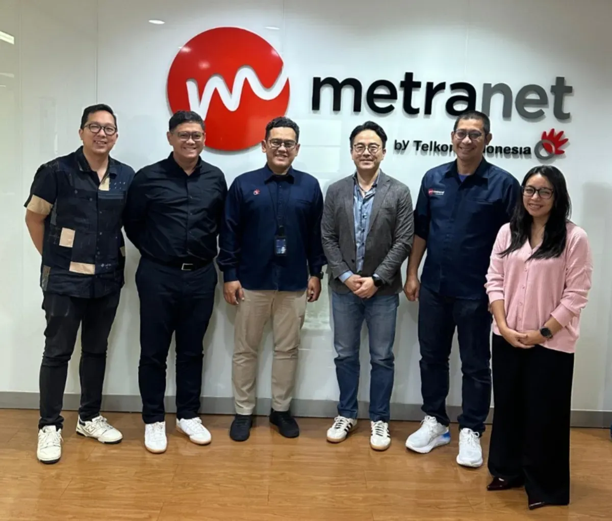 Netflix Indonesia, kerja sama digital, Cazbox Metranet, integrasi sistem, hiburan lokal, digital enabler, bundling layanan, promosi konten, teknologi lokal, kolaborasi global, broadband Netflix, pelanggan naik, konten viral Netflix.