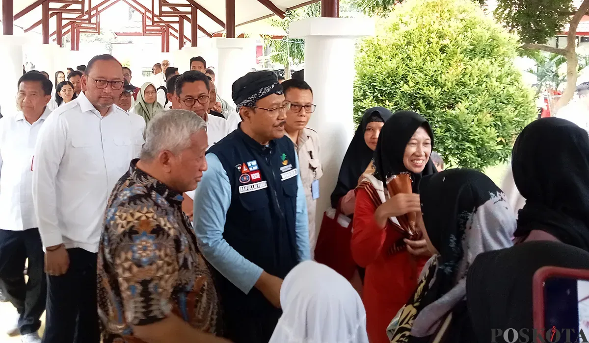 Sekolah Rakyat, anak yatim dhuafa, program Prabowo, STPL Bekasi, pendidikan gratis, cerita haru Fitri, bantuan sosial sekolah, cita-cita jadi guru, ibu rumah tangga, asrama gratis Indonesia