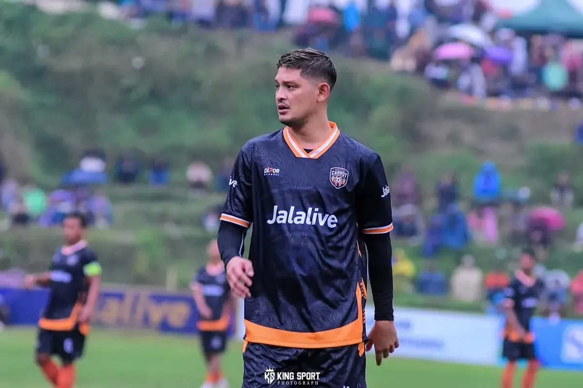 syamsiralam syamsir alam, el rumi, celebrity fc, collosus fc, ribut di lapangan, pemain indonesia, mantan pesepakbola, drama bola, dc united, sinetron syamsir alam