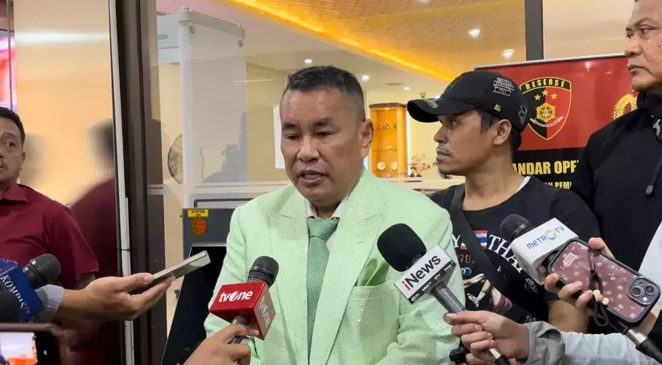 Hotman Paris, Ridwan Kamil, Lisa Mariana, Tes DNA, Mediator, Drama DNA, Perseteruan, Perdamaian, Kasus Hukum, Berita Terbaru 2025