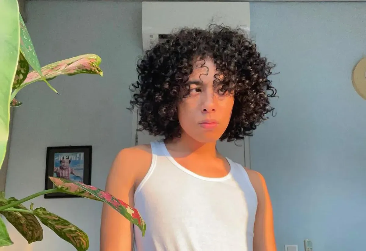 Keenan Kirana juara, anak Dee Lestari, kontes performatif cowok, performative male contest, Keenan dan matcha, stereotipe pria urban, kritik sosial Gen Z, film favorit Keenan