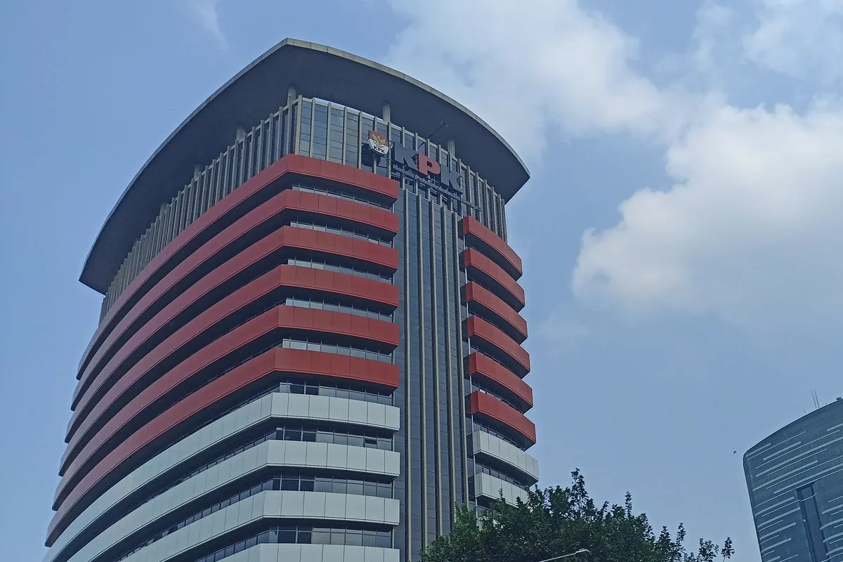 aksi KPK, berita terkini, Direksi BUMN, drama BUMN, Dugaan Korupsi, dunia perhutanan, Fitroh Rohcahyanto, Inhutani V, investigasi KPK, jagat bisnis, jagat politik, kasus besar, kasus korupsi, kontrak bisnis, KPK Jakarta, kpk ott direksi bumn, lahan hutan, Operasi Tangkap, OTT KPK, penangkapan KPK, pengelolaan hutan, pihak swasta, proyek besar, proyek hutan, uang suap, Wakil Ketua