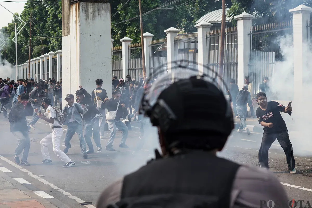 badru kepiting, demo dpr, capit pitin, sosok viral, disabilitas inspiratif