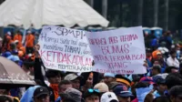 demo buruh, aksi pekerja, outsourcing kerja, upah murah, hak pekerja, tuntutan buruh, kesejahteraan pekerja, aksi 28 Agustus