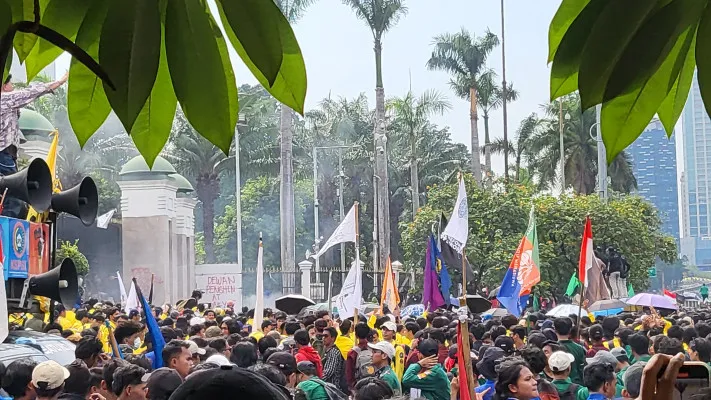 aksi perempuan, kekerasan negara, demo DPR, tuntutan rakyat, aparat represif, dress code pink