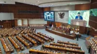 gaji dpr, tunjangan dpr, pemangkasan tunjangan, fasilitas anggota dpr, gaji pejabat, keputusan dpr, take home pay