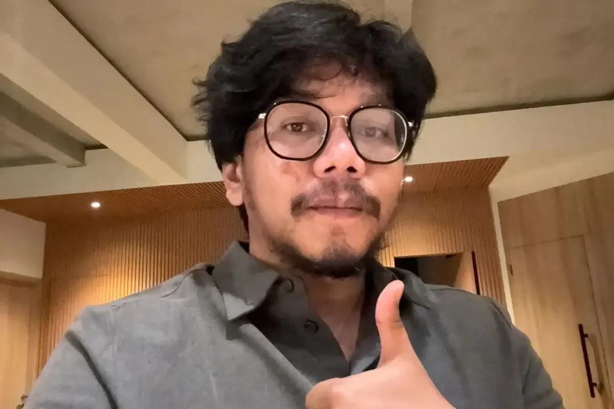 ferry-irwandi-profil ferry irwandi, pns jadi aktivis, malaka project, konten kritis, reformasi indonesia, DPR disorot