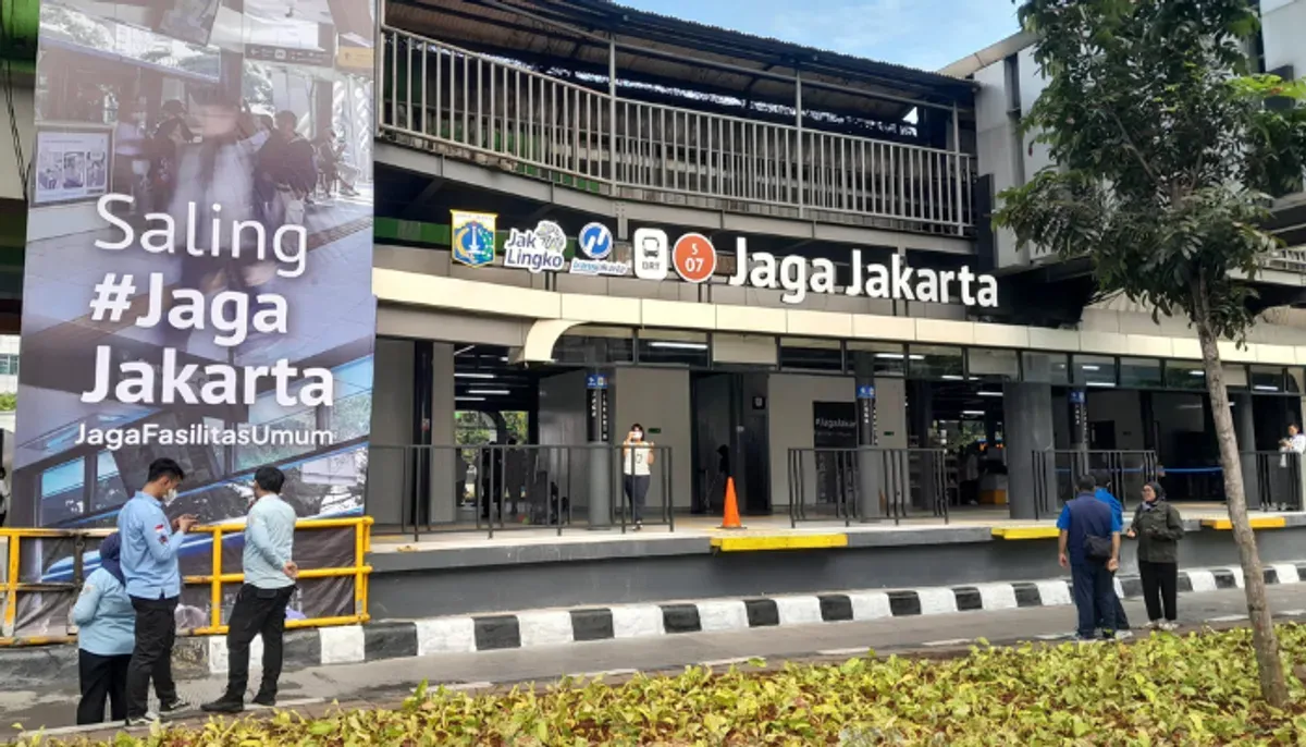 halte jaga jakarta, halte senen, transjakarta jakarta, pramono anung, transportasi jakarta, wajah baru halte, puing kebakaran