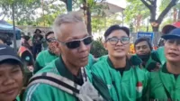 perwakilanojolwapresgibran Wapres Gibran, driver ojol, Air Jordan, kritik netizen, pencitraan publik, pertemuan istana, eskalasi demo, komunitas ojol