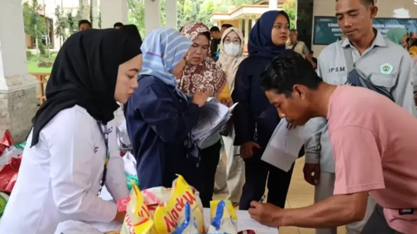 bansos, bantuan, blt, BPNT, cair, cara, cek, desil, DTKS, jadwal, Kemensos, kesra, KPM, ktp, nik, Pangan, Penerima, PKH, Tanda, tunai