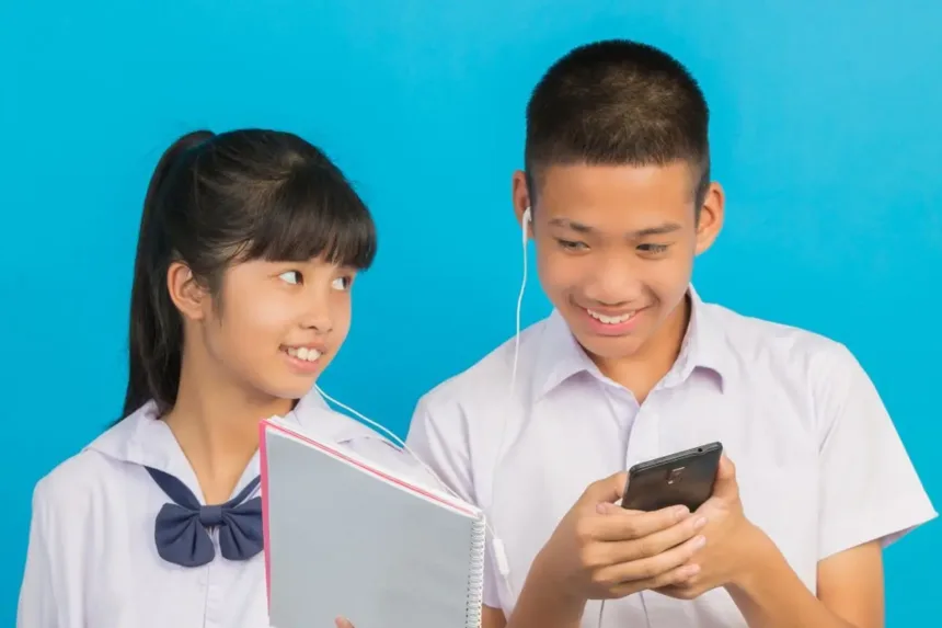 akun, Anak, aplikasi, blokir, digital, gadget, hp, Indonesia, internet, Online, Roblox