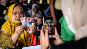 BOKS-BANSOS-4251982171 bansos, bantuan, blt, BPNT, cair, cara, cek, desil, DTKS, jadwal, Kemensos, kesra, KPM, ktp, nik, Pangan, Penerima, PKH, Sembako, Tanda, tunai