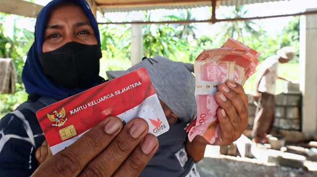 bansos, bantuan, blt, BPNT, cair, cara, cek, desil, DTKS, jadwal, Kemensos, kesra, KPM, ktp, nik, Pangan, Penerima, PKH, Sembako, Tanda, tunai