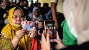 b bansos, bantuan, blt, BPNT, cair, cara, cek, desil, DTKS, jadwal, Kemensos, kesra, KPM, ktp, nik, Pangan, Penerima, PKH, Sembako, Tanda, tunai