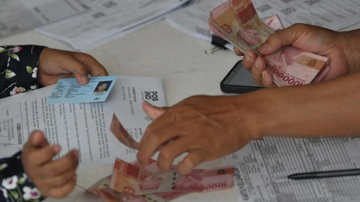 warga-bengkulu-antre-ambil-bantuan-pkh-dan-bpnt-1_169 bansos, bantuan, blt, BPNT, cair, cara, cek, desil, DTKS, jadwal, Kemensos, kesra, KPM, ktp, nik, Pangan, Penerima, PKH, Sembako, Tanda, tunai