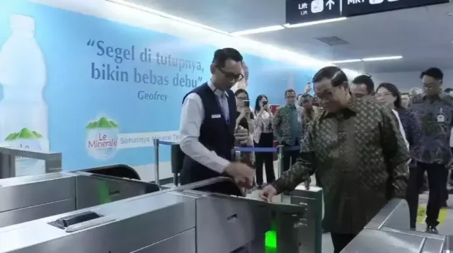 EMV Contactless, Jakarta, Kartu Kredit, Kereta, LRT, MRT, naik, Pramono, Tap, Top Up, Transportasi