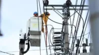 INFO-PEMADAMAN-LISTRIK-Potret-petugas-PLN-sedang-memperbaiki-gangguan-listrik 30 Juli 2026, Bandung Timur, daftar, jadwal, Jam, Listrik, Pemadaman, PLN, Wilayah