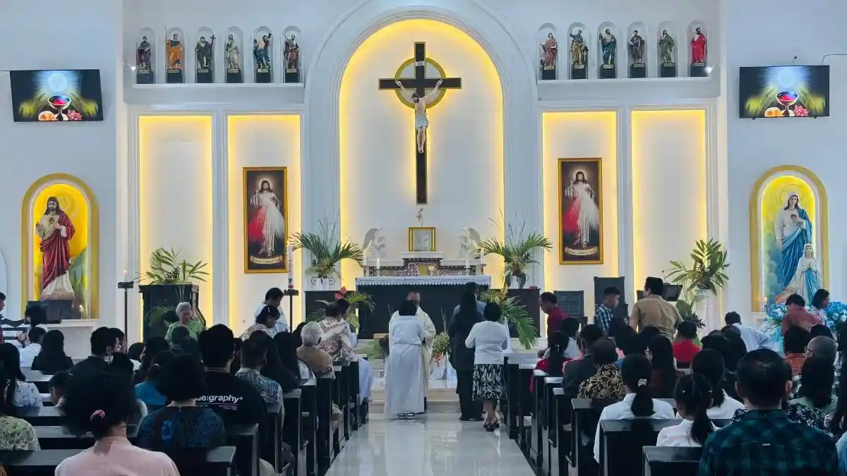 Ratusan-jemaat-Gereja-Katolik-Santa-Maria-Mamuju-merayakan-Misa-Hari-Raya-Kenaikan-Yesus bacaan, ekaristi, Harian, homili, injil, Katolik, misa, Perayaan, renungan