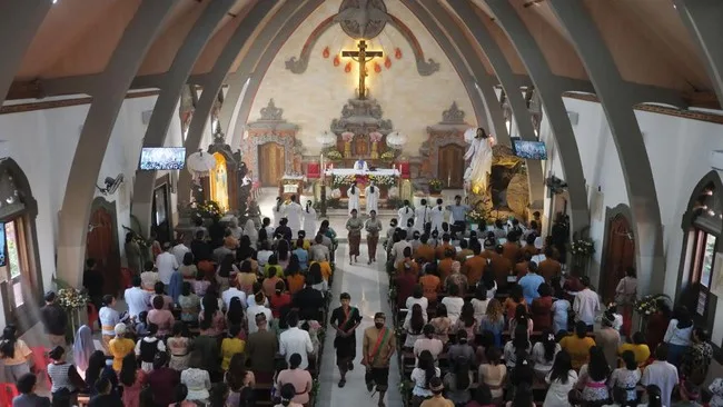 perayaan-paskah-berbusana-adat-bali-1745127676816_169 bacaan, ekaristi, Harian, homili, injil, Katolik, misa, Perayaan, renungan