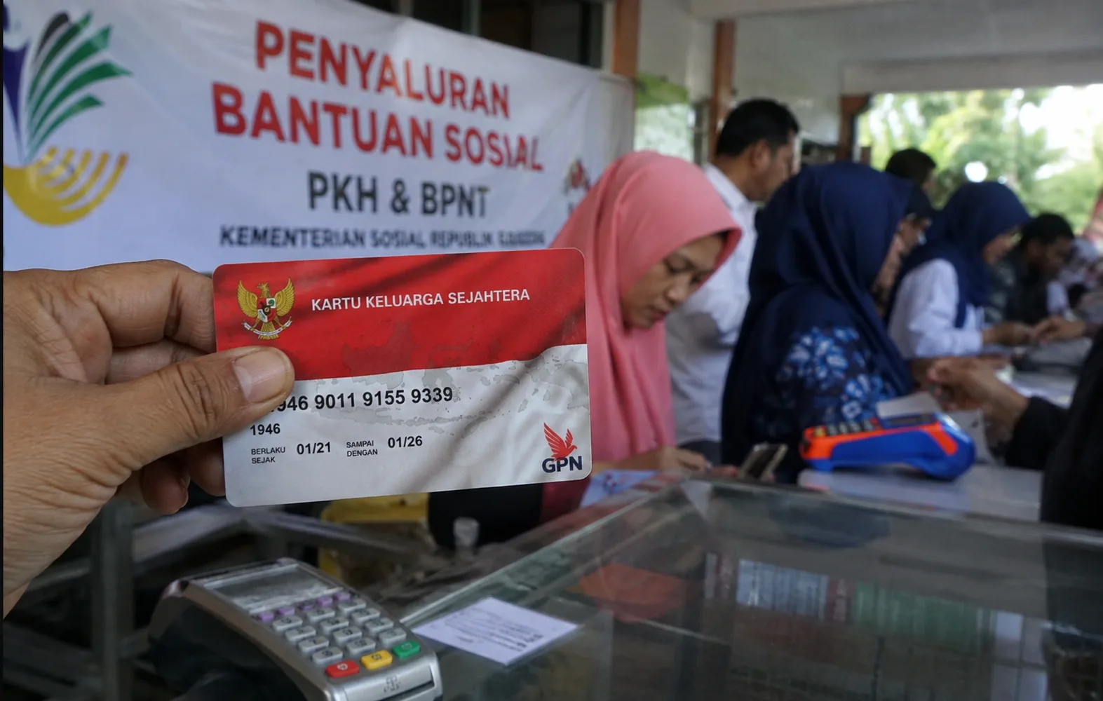 penyaluran-bantuan-sosial bansos, bantuan, blt, BPNT, cair, cara, cek, desil, DTKS, jadwal, Kemensos, kesra, KPM, ktp, nik, Pangan, Penerima, Perlinsos, PKH, Sembako, Tanda, tunai