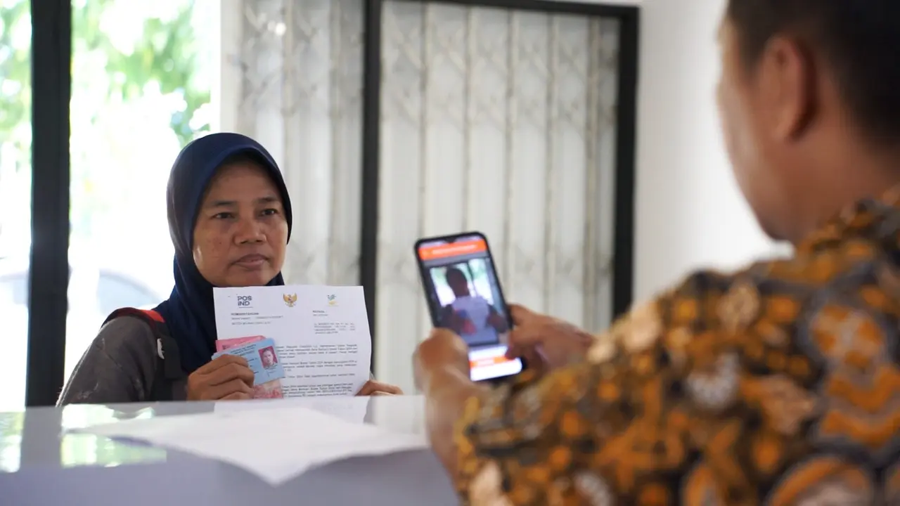 088071700_1736698567-f6d64492-5fbd-4817-9c7d-b0d28fef0d1d bansos, bantuan, blt, BPNT, cair, cara, cek, desil, DTKS, DTSEN, jadwal, Kemensos, kesra, KPM, ktp, nik, Pangan, Penerima, Perlinsos, PKH, Sembako, Tanda, tunai