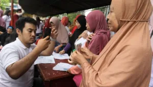 Penyaluran-Dana-Bansos-di-Medan_20251125_094115 bansos, bantuan, blt, BPNT, cair, cara, cek, desil, DTKS, DTSEN, jadwal, Kemensos, kesra, KPM, ktp, nik, Pangan, Penerima, Perlinsos, PKH, Sembako, Tanda, tunai