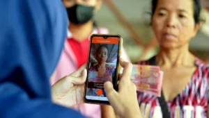 antarafoto-penyaluran-bansos-kemensos-di-bali-190324-fik-2 bansos, bantuan, blt, BPNT, cair, cara, cek, desil, DTKS, DTSEN, jadwal, Kemensos, kesra, KPM, ktp, nik, Pangan, Penerima, Perlinsos, PKH, Sembako, Tanda, tunai