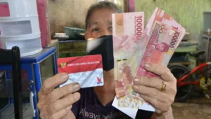 bansos1_1736472857 bansos, bantuan, blt, BPNT, cair, cara, cek, desil, DTKS, DTSEN, jadwal, Kemensos, kesra, KPM, ktp, nik, Pangan, Penerima, Perlinsos, PKH, Sembako, Tanda, tunai