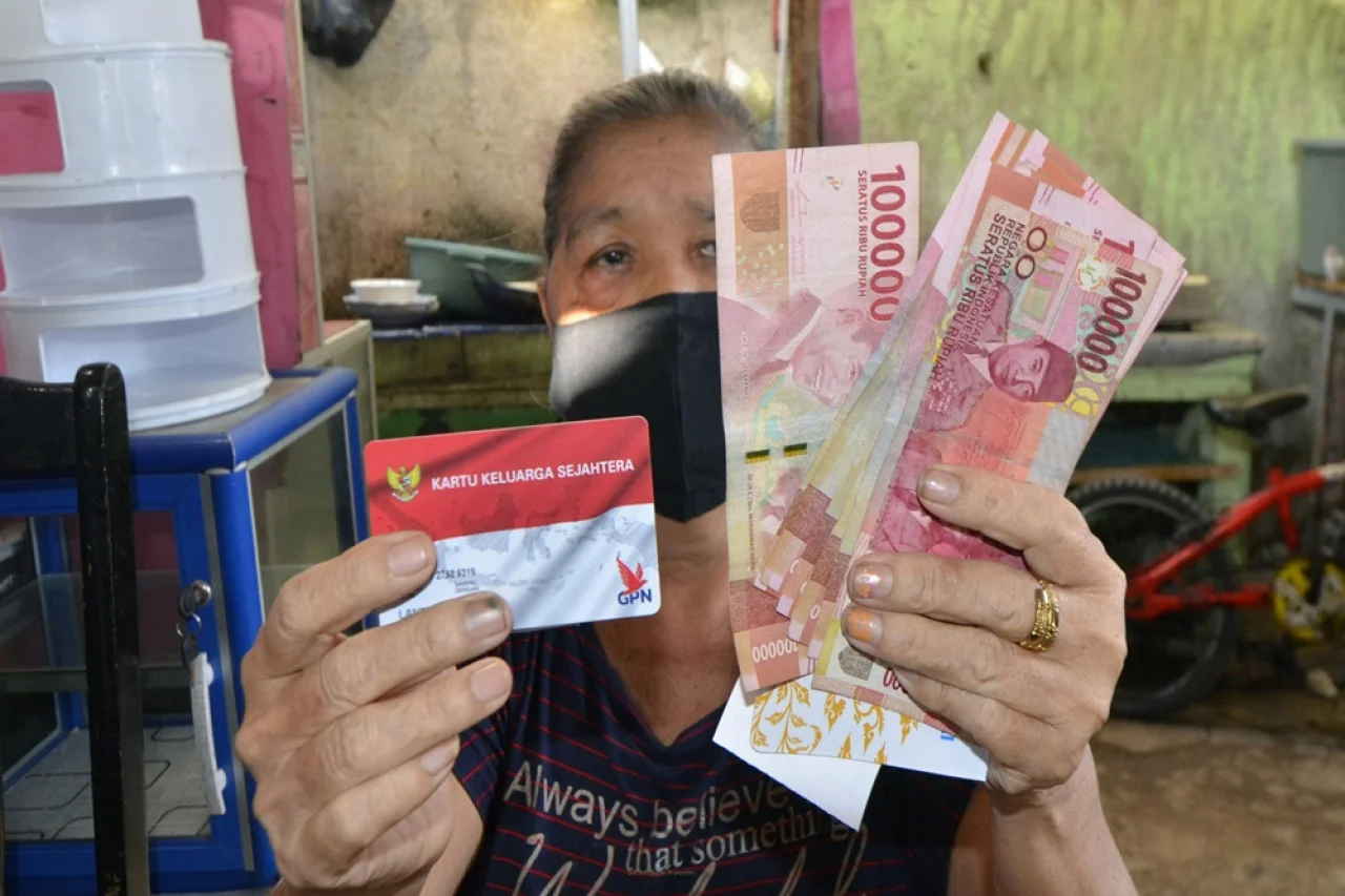 bansos1_1736472857 bansos, bantuan, blt, BPNT, cair, cara, cek, desil, DTKS, DTSEN, jadwal, Kemensos, kesra, KPM, ktp, nik, Pangan, Penerima, Perlinsos, PKH, Sembako, Tanda, tunai